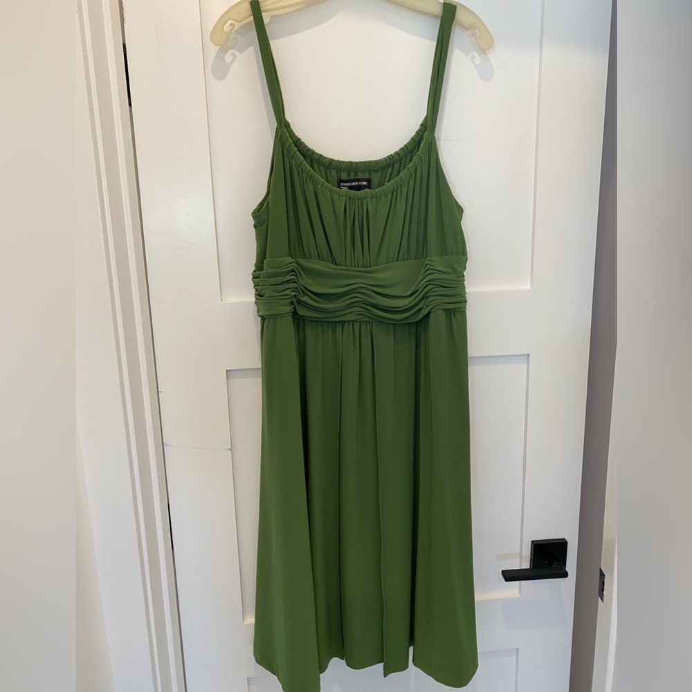 Green summer dress with flattering bust ruching